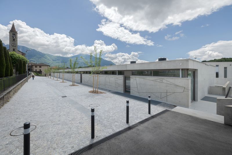 Scuola elementare e parco pubblico a Tesserete – la nuova piazza – Massimo Piccoli